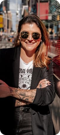 Professora Dani Contessa - Fundadora da IZ English School - Aula de inglês personalizada